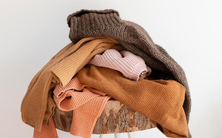 Cosa fare con i vestiti vecchi: 10 modi per non buttarli