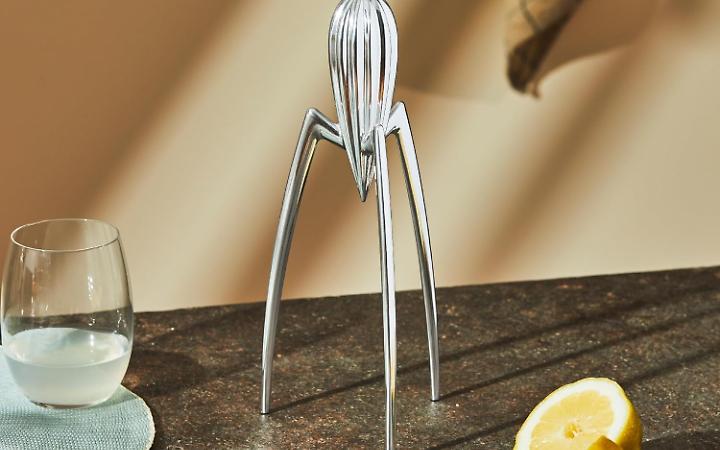Lo spremiagrumi alieno nato sulla tovaglietta di una pizzeria: scopri Juicy Salif