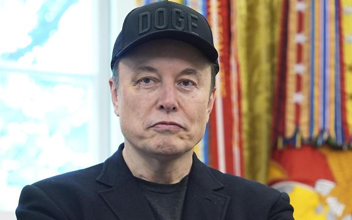 Per confutare le accuse sull'uso di droghe, Elon Musk pubblica online i suoi test delle urine