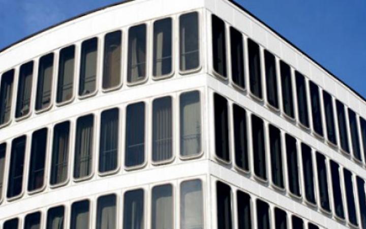 La Camera di commercio di Torino si illumina d’arancio contro la violenza di genere