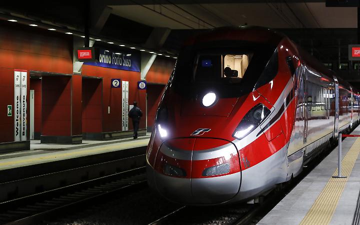 Ritardi in stazione: i treni italiani fanno davvero così fatica ad arrivare puntuali?