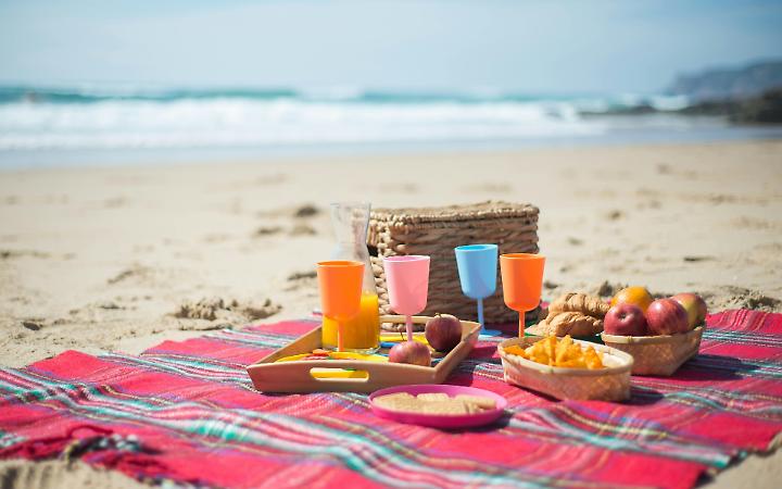 Estate e disturbi digestivi: la guida completa per pranzi in spiaggia sereni