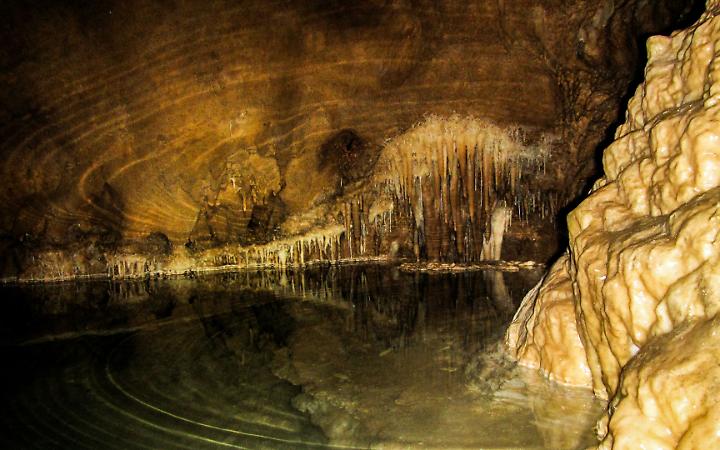 Droni e sismografi nella grotta di Bossea: il Politecnico scopre come la roccia "respira" con il clima