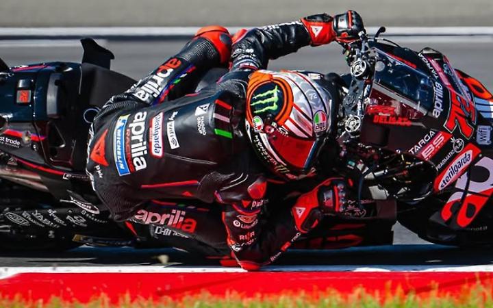 Bezzecchi, fantastico bis: festa Aprilia in Brasile. Incubo Ducati e Bagnaia va ko, ecco come...