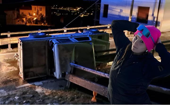 Asia, morta a 18 anni: fiori sul luogo dell'incidente VIDEO E FOTO