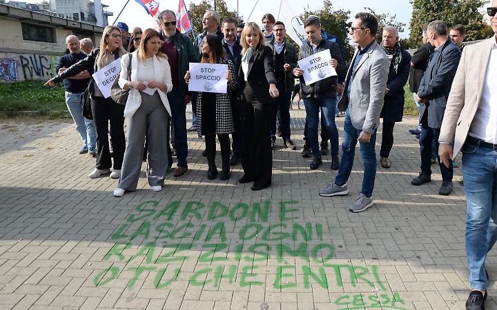 Giardini Madre Teresa, scritte e insulti contro l'eurodeputata Silvia Sardone