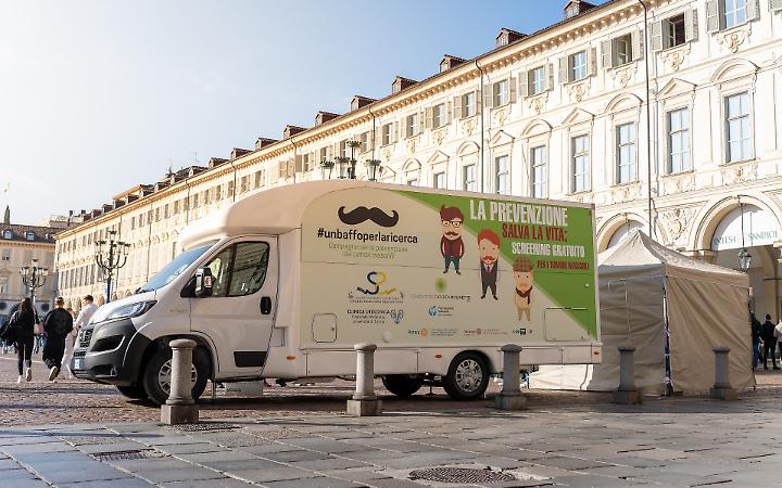 Torna "Un baffo per la ricerca": screening gratuiti in piazza San Carlo per la prevenzione dei tumori maschili