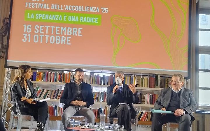 Uno straniero su tre a Torino lavora ma è povero, Dovis, di Caritas: "Hanno gli stessi problemi degli italiani"