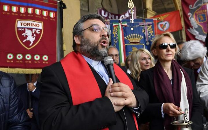 Don Robella, il cappellano del Toro, vittima di un incidente sull’A6