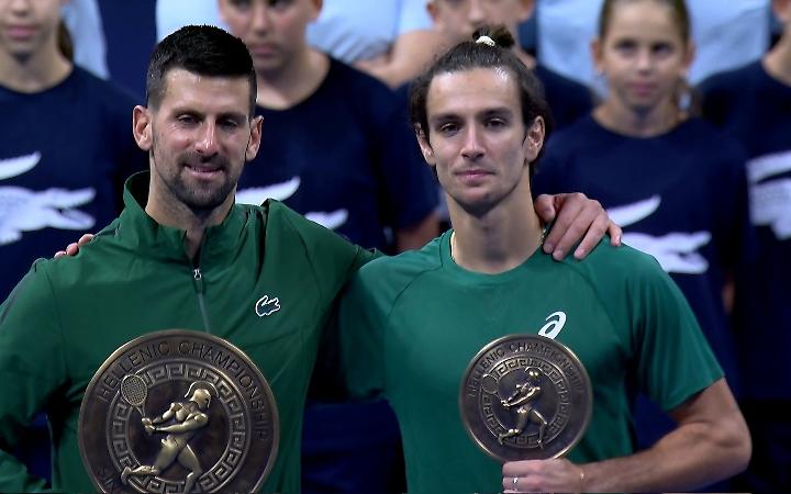 Novak Djokovic batte Lorenzo Musetti in finale ad Atene, poi gli lascia il posto alle Nitto Atp Finals