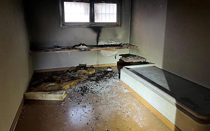 Notte di fuoco e fiamme alle Vallette. E due detenuti sono (ancora) fuori