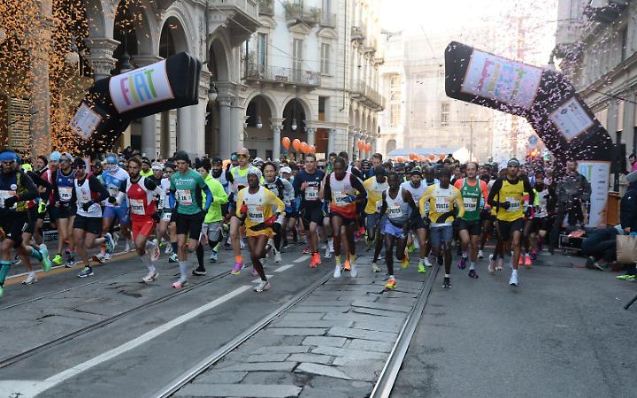 Torino, in 10.000 alla Fiat City Marathon. Ecco le foto più belle