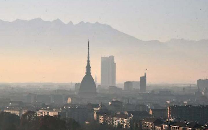 Torino soffoca con lo smog, d'estate: ozono oltre i limiti nei parchi e vicino agli ospedali