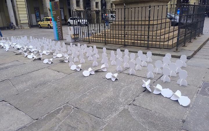 Ambulanti in protesta: "Circondati da abusivi, così chiuderemo"