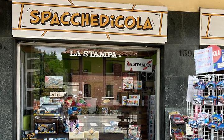 Furto in pieno giorno ad Avigliana: carte Pok&eacute;mon rubate in una cartolibreria