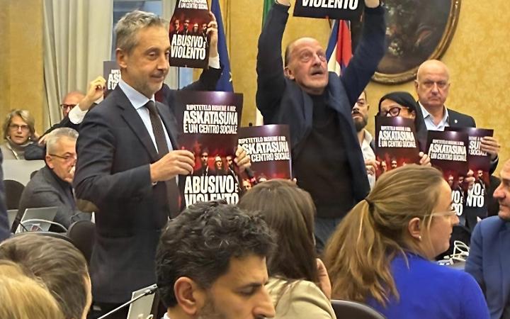 Anche la moglie di Calderoli (Lega) al corteo Aska: &laquo;Ero l&igrave; per osservare&raquo;