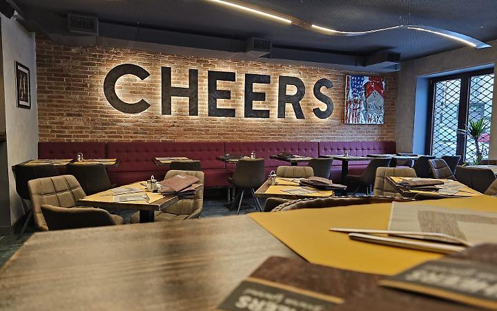 Cheers Birreria Gourmet, dove l&rsquo;hamburger diventa protagonista