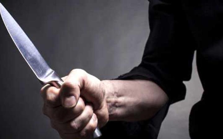 Notte di terrore: malmenata e minacciata con un coltello dall&rsquo;ex