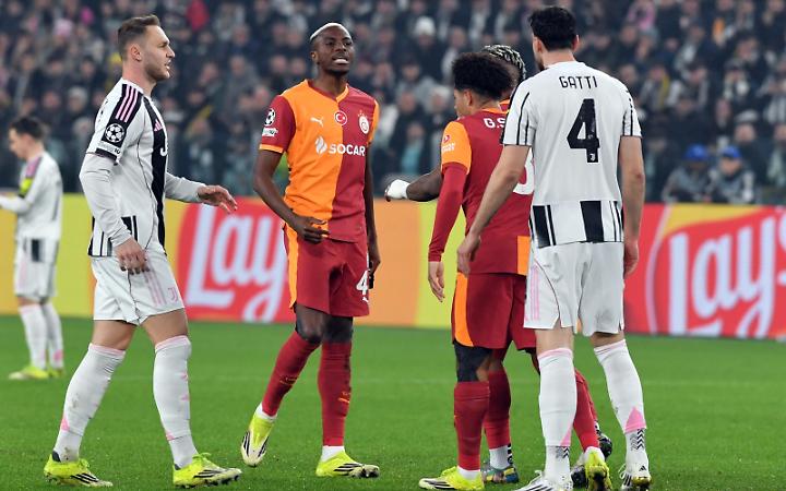 Un duello tra Osimhen e Gatti in Juventus-Galatasaray 3-2
