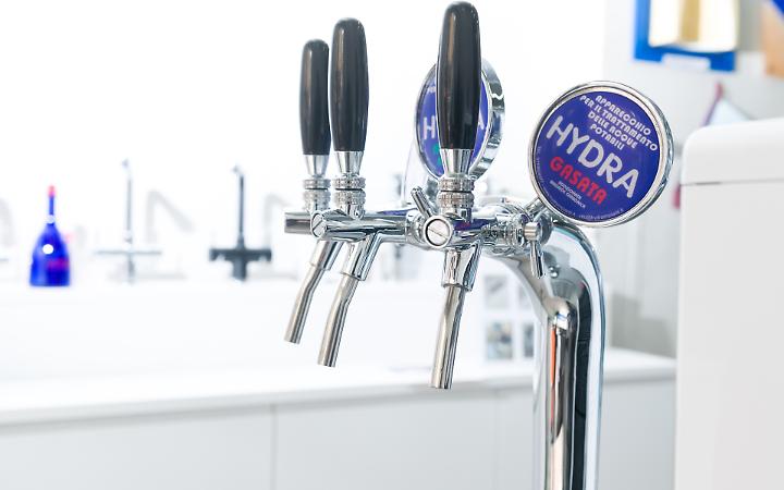 Hydra, l&rsquo;acqua buona di casa che riduce la plastica