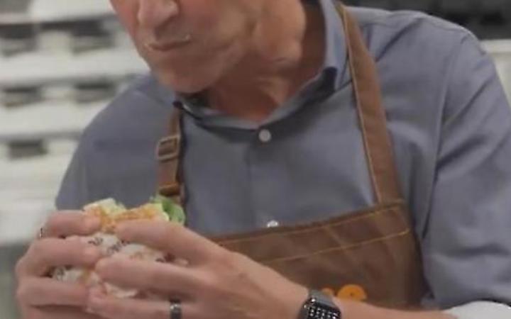 Quando i CEO diventano influencer: la sfida virale degli hamburger