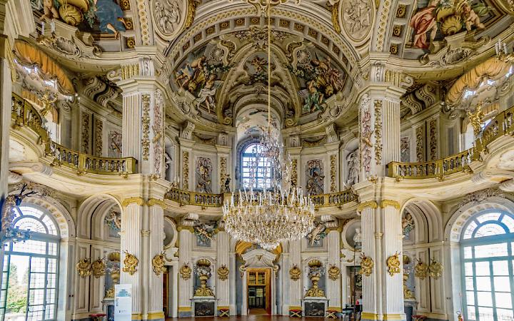 Stupinigi, una camera con vista sul Novecento: i giardini raccontano la Palazzina