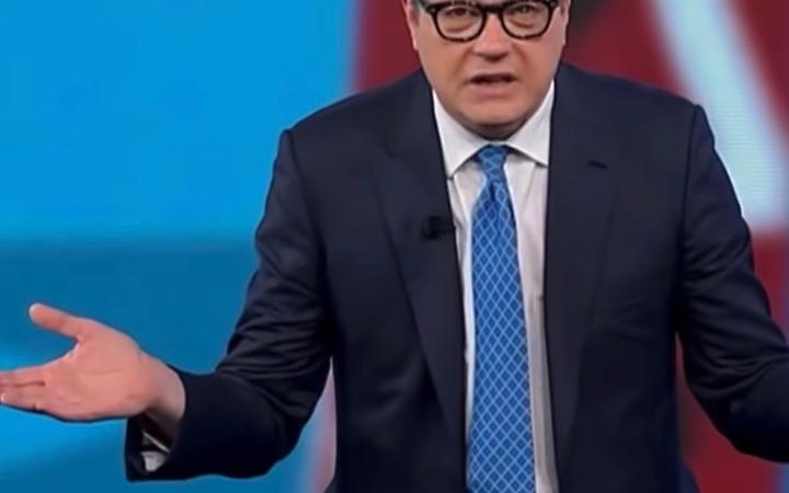 Cerno parla degli omosessuali di destra: "Schifo per i gay di destra che cantano"