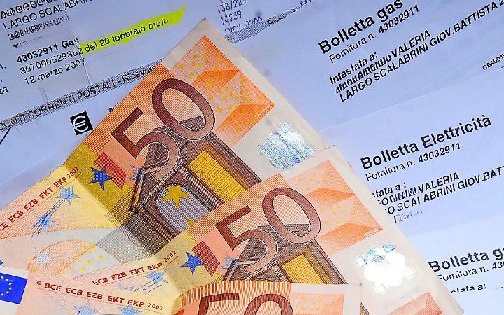 Bollette, la guerra coster&agrave; alle famiglie torinesi 373 milioni di euro
