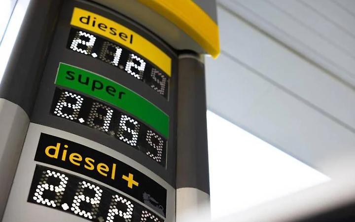 Benzina e Diesel: in Italia i prezzi salgono meno che in Germania e Francia