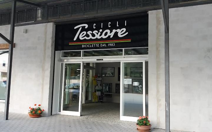 Assalto con un camion rubato