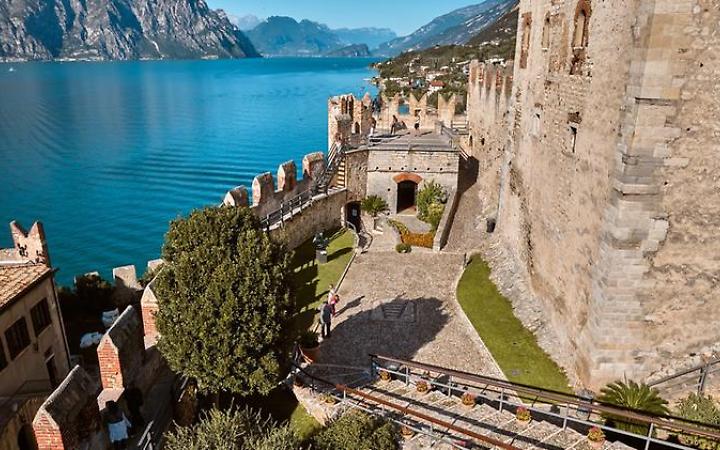 Malcesine riapre il suo balcone sul Garda: torna accessibile il &ldquo;poggioletto&rdquo; del Castello