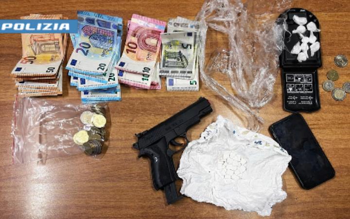 Ivrea, arrestato minorenne con cocaina e crack: sequestrati 1.500 euro e una pistola giocattolo