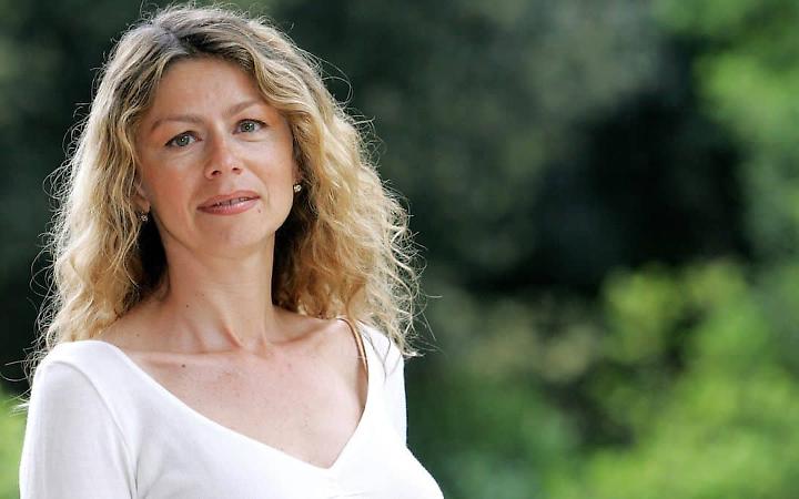 Perch&eacute; Amanda Sandrelli non porta il cognome di pap&agrave; Gino Paoli?