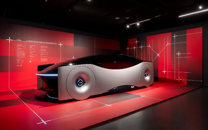 Mobilit&agrave; del futuro, l&rsquo;auto che restituisce un&rsquo;ora al giorno: Ied e Tesla svelano TIME