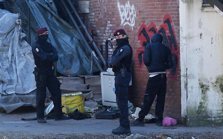 La stretta di Meloni: contro lo spaccio al parco Sempione il Governo ora schiera anche i par&agrave;