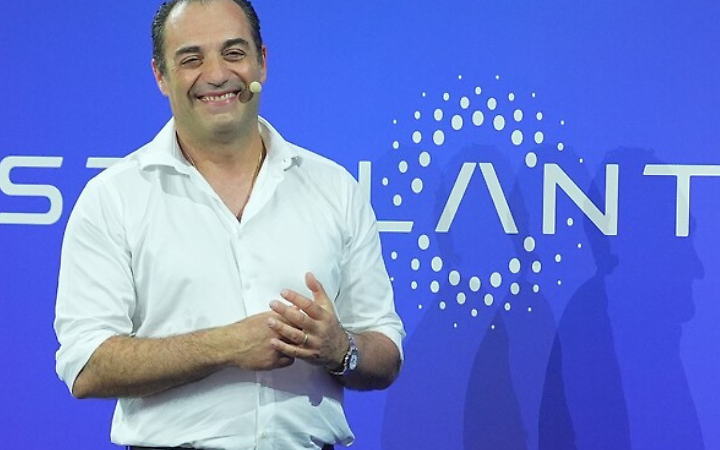 Stellantis, Filosa scrive ai dipendenti, ma il messaggio &egrave; chiaro: la partita &egrave; negli Usa