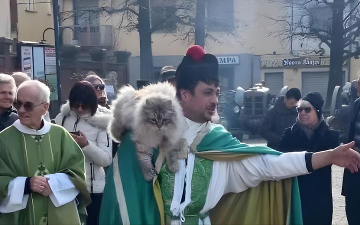 Gogna per i peccati veniali dei preti e privilegi per pedofili, stupratori e assassini