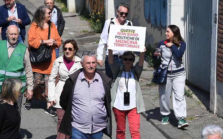 L'ex Astanteria Martini "rinasce", ma tra fischi e proteste