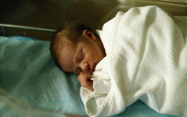 Neonata &ldquo;contrabbandata&rdquo; in Italia: condannata la coppia di baby sitter