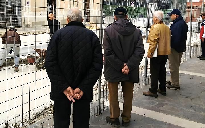 La strana idea del Comune: arruolare gli "Umarell" per monitorare i cantieri pubblici