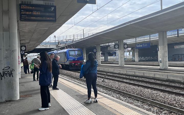Treni cancellati o in ritardo di 60 minuti nel torinese