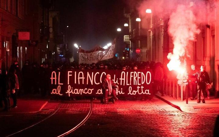 Corteo per Cospito, 18 anarchici condannati a Torino