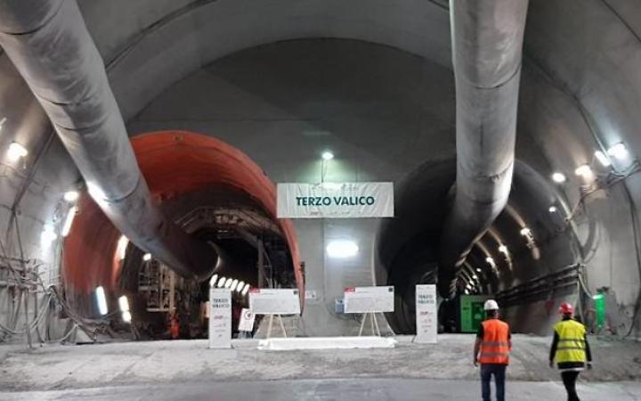Terzo Valico, abbattuto l&rsquo;ultimo diaframma a Novi Ligure: le nuove gallerie collegano Torino e Genova