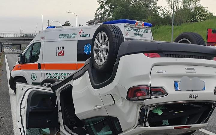 Incidente sulla Tangenziale Nord di Torino a Venaria: mezzo pesante e auto ribaltati, traffico in tilt