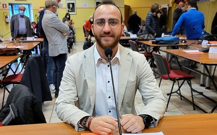Insulti omofobi sotto il post sul 25 aprile, consigliere nel mirino degli haters