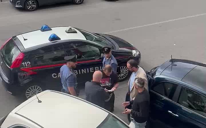 Protesta Radicali Italiani: segretario arrestato a Roma per apertura negozio di cannabis light