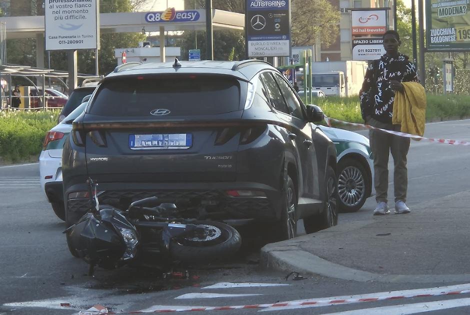 Perde il controllo della moto e si schianta: morto un 25enne