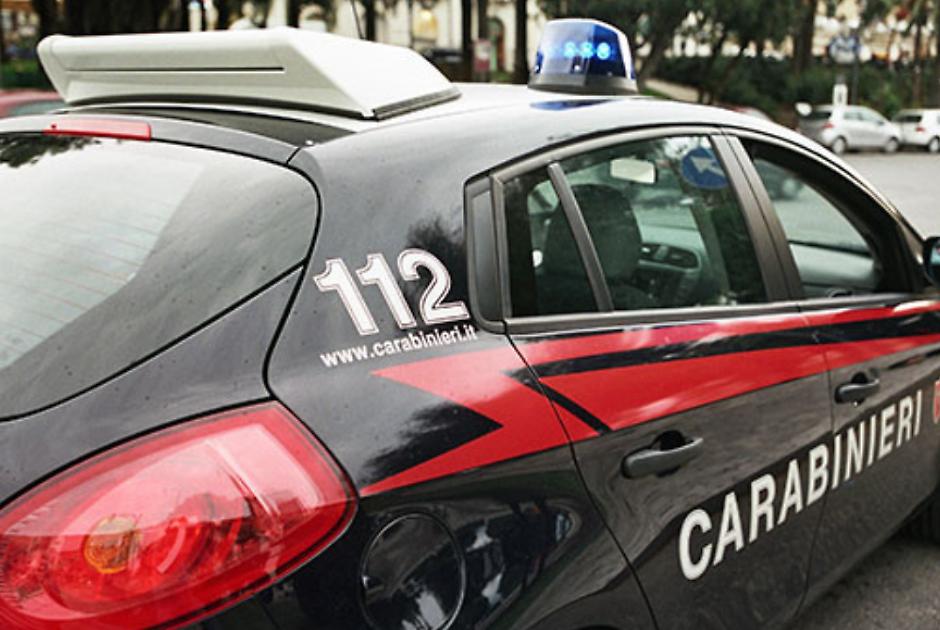 Uccide l'ex moglie e il compagno a roncolate, poi si lancia dal castello: tragedia nell'astigiano