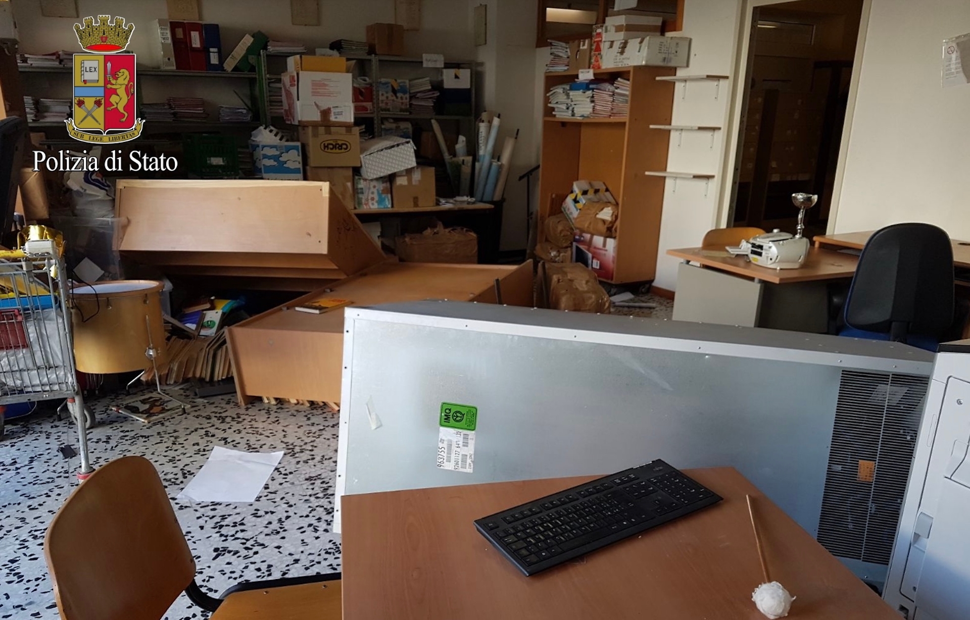 Una scuola saccheggiata a Torino
