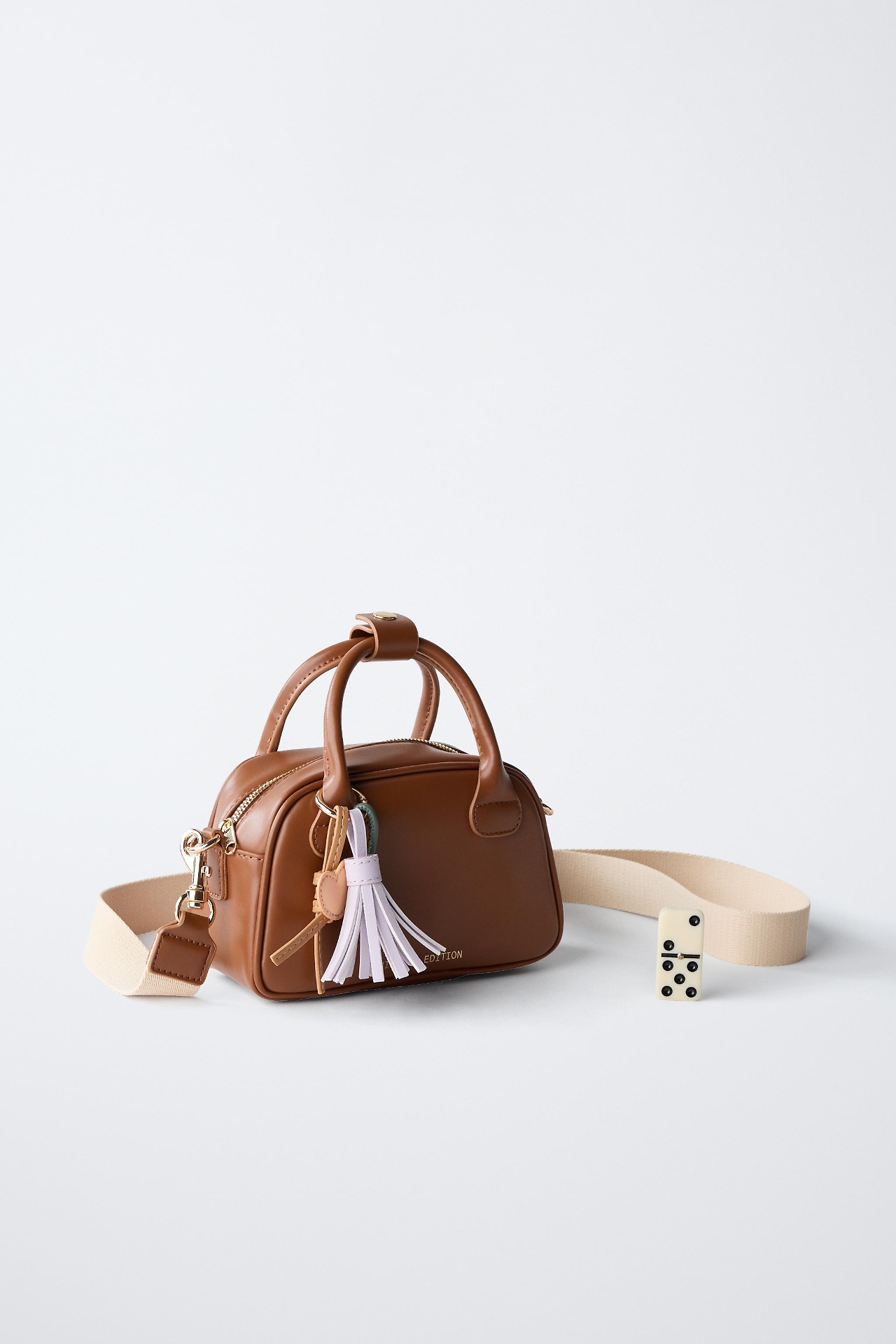 La versione della Bowling Bag di Zara